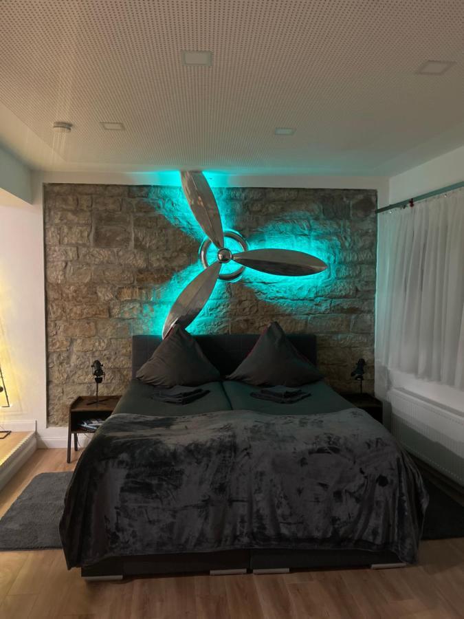 Propeller Gaestehaus Eg Епинген Екстериор снимка